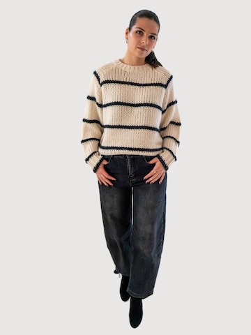 WEARABLE STORIES Pullover 'Nayla' in Beige