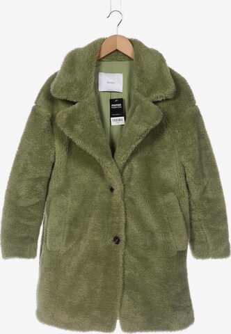 Bershka Jacket & Coat in M in Green: front