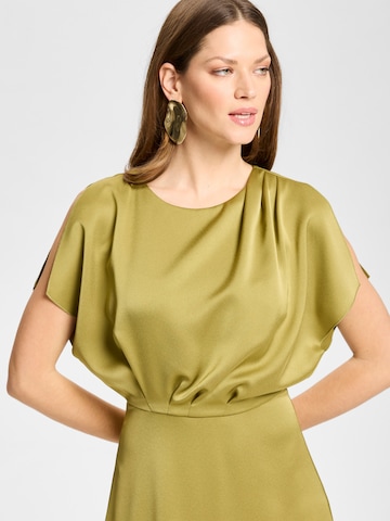 SWING - Vestido de gala en verde