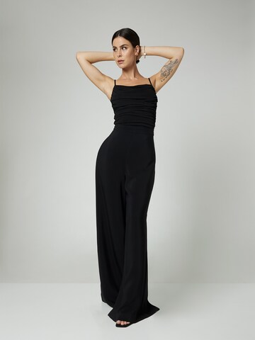 Wide leg Pantaloni 'Josefina' di A LOT LESS in nero