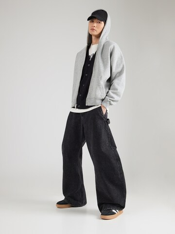 Hanorac 'ESSENTIAL' de la Abercrombie & Fitch pe gri