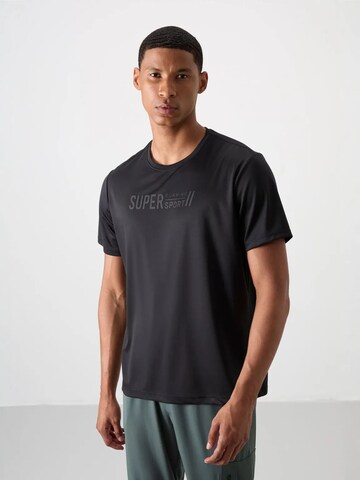 Tommy Life T-Shirts in Schwarz: Vorderseite