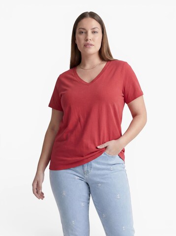 Tricou 'CARALISON' de la ONLY Carmakoma pe roșu: față