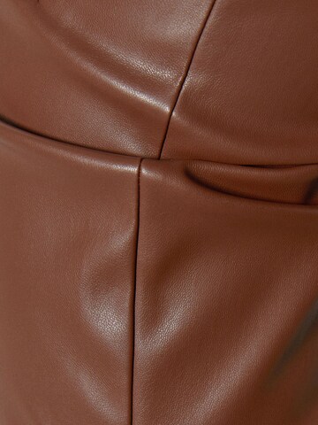 Bershka Rozkloszowany krój Spodnie w kolorze brązowy