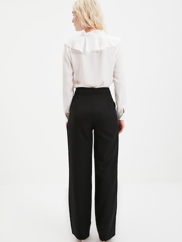 Trendyol Loose fit Pleat-Front Pants in Black