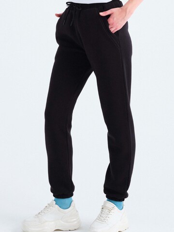 Rockupy Regular Sporthose 'Lenny' in Schwarz