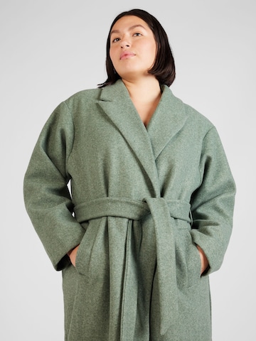 Manteau mi-saison 'FORTUNE' Vero Moda Curve en vert