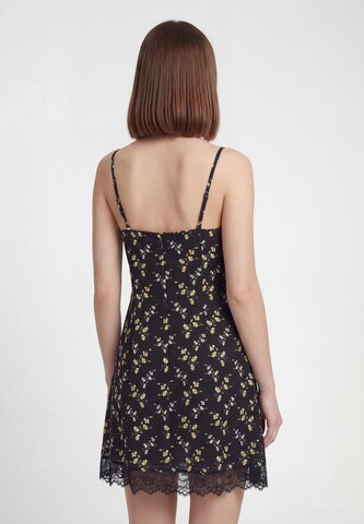 MYMO - Vestido en negro