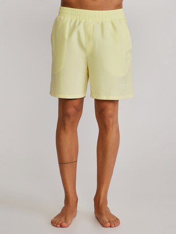 SikSilk Badeshorts in Gelb: Vorderseite