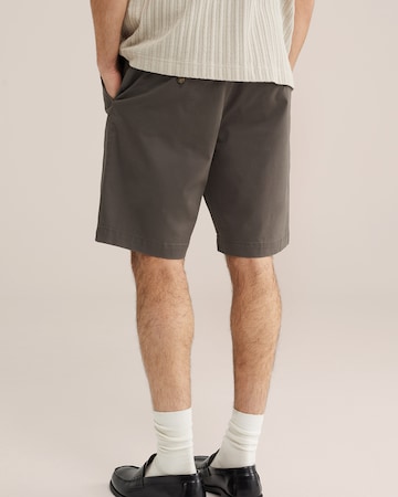 WE Fashion Свободный крой Брюки-чинос в Серый