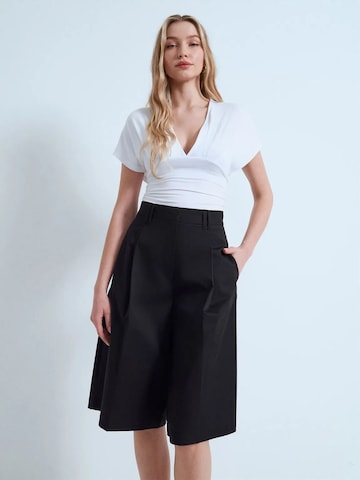 Dilvin Wide Leg Shorts in Schwarz: Vorderseite