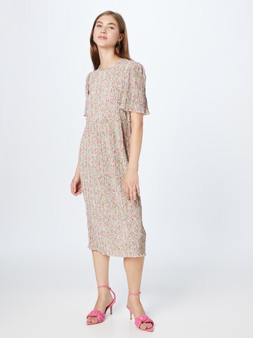 Robe Monki en rose : devant