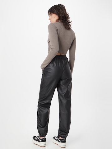 SISTERS POINT Tapered Broek 'DIANE' in Zwart