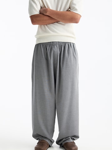 Pull&Bear Loosefit Broek in Grijs: voorkant