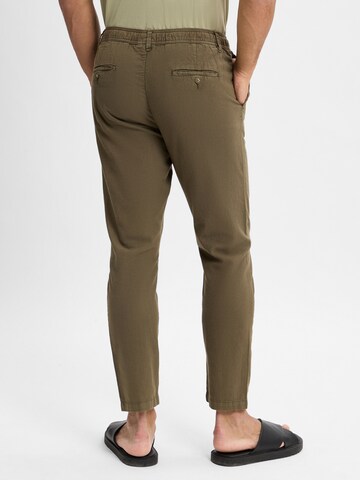 Lindbergh Regular Chino Pants in Green