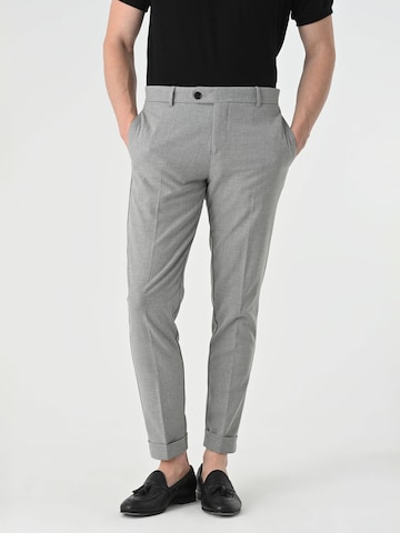 Coupe slim Pantalon à plis Antioch en gris : devant