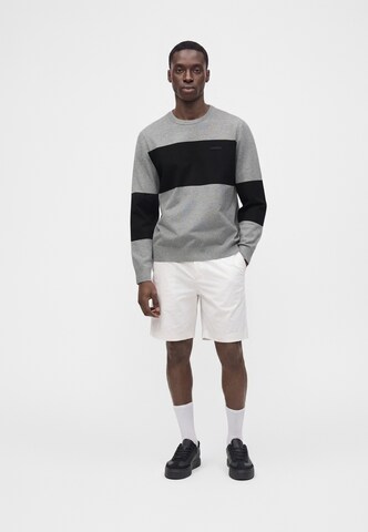 Calvin Klein Пуловер в сиво