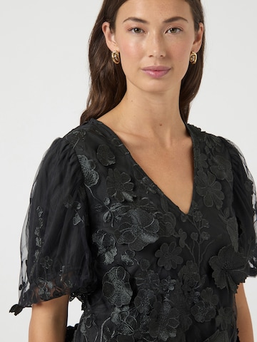 YAS - Camiseta 'YASFLOWERING' en negro