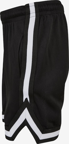 Regular Pantaloni de la Urban Classics pe negru