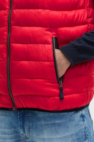 CAMP DAVID Vest in Red