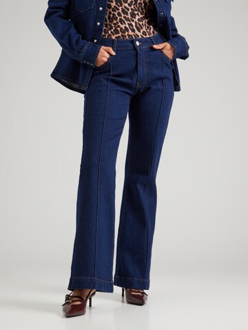 Daahls by Emma Roberts exclusively for ABOUT YOU Flared Jeans 'Lola' in Blue: front