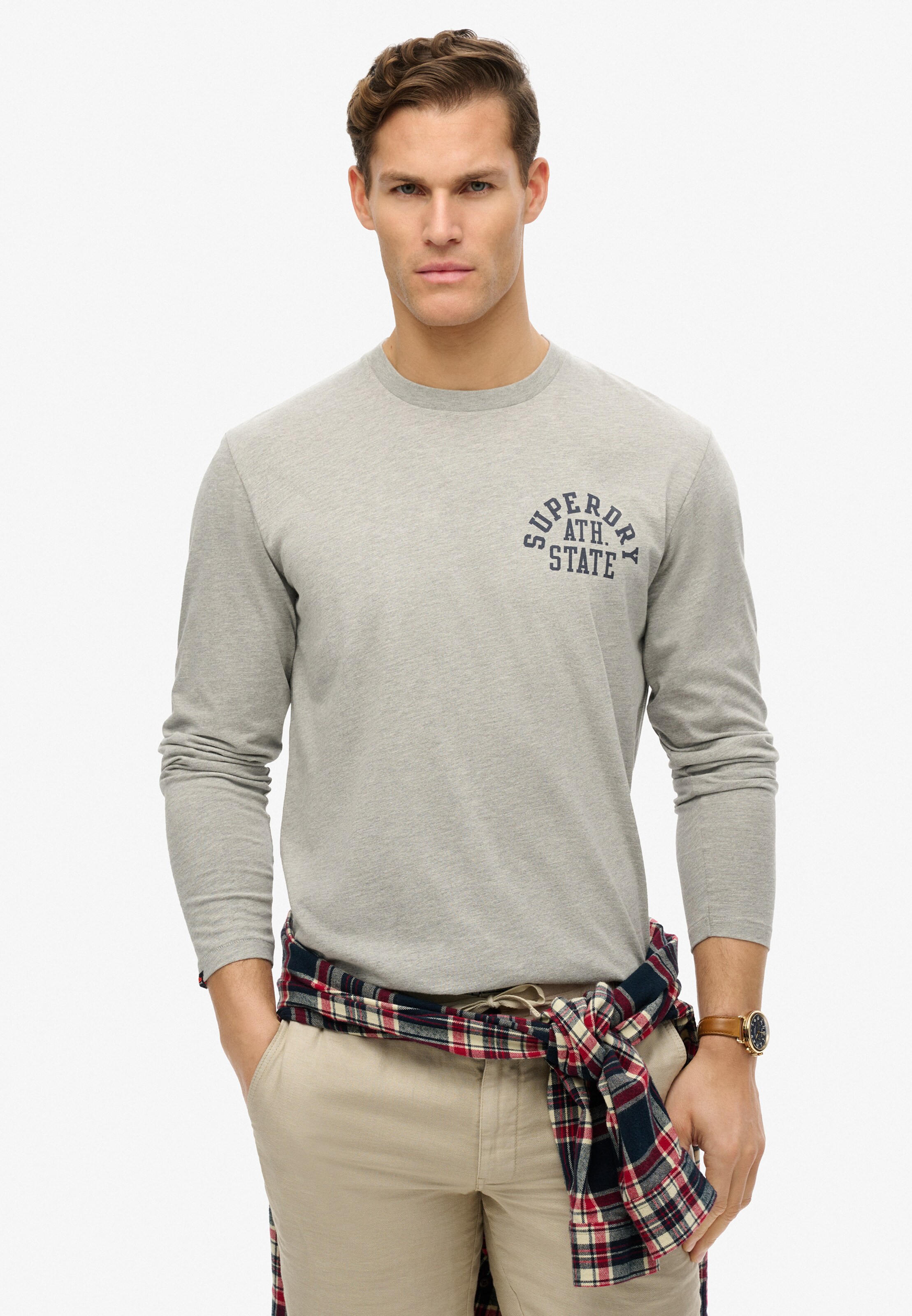 T-Shirt 'Athletic Essentials' Superdry en gris : devant