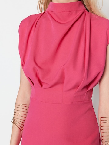 Trendyol Sheath dress in Pink