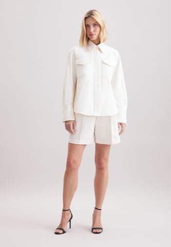 Chemisier 'Schwarze Rose' SEIDENSTICKER en blanc