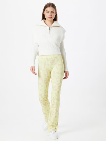 Regular Pantalon Monki en vert