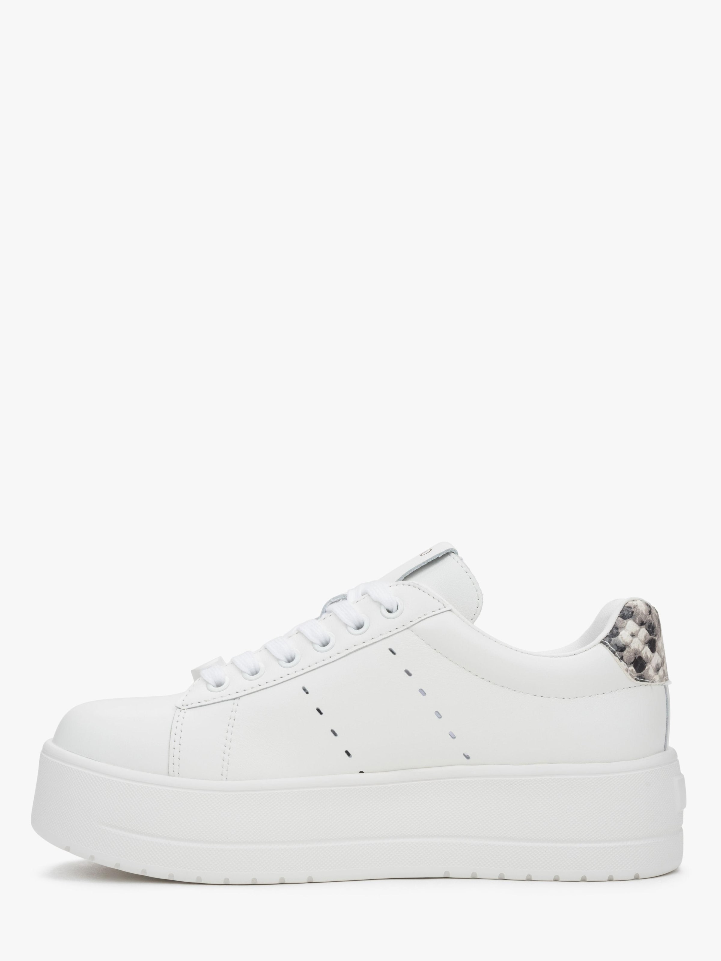 Estro Sneakers '2330-9' in White