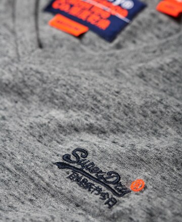 Superdry T-Shirt in Grau