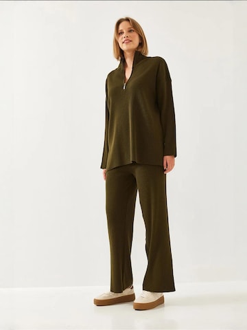 Completo pantalone di Bianco Lucci in verde
