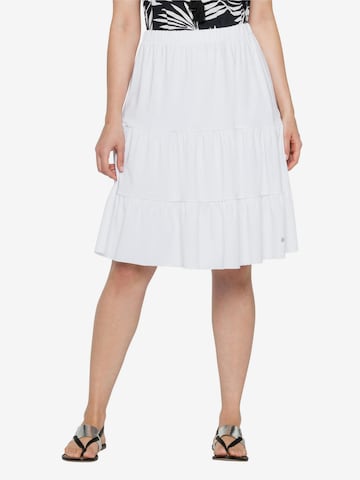 SHEEGO Skirt in White: front