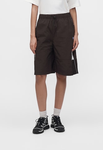 Nike Sportswear Baggy Trousers 'SHOX' in Brown: front