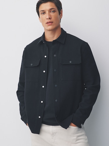 Next - Ajuste regular Camisa en negro: frente