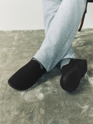 Next Classic Flats in Black