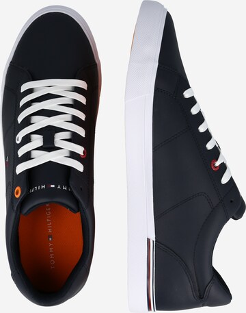 TOMMY HILFIGER Sneaker in Blau