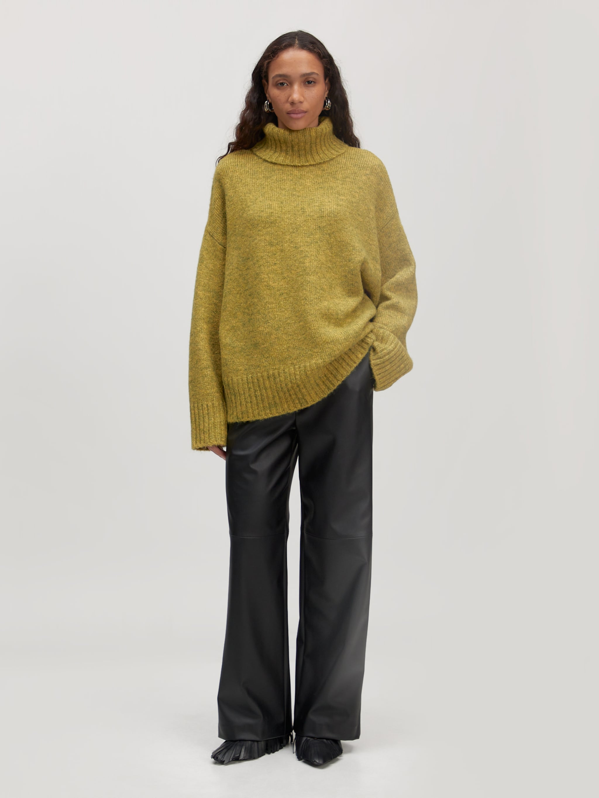 EDITED Produkte Pullover 'Lahela' oliv