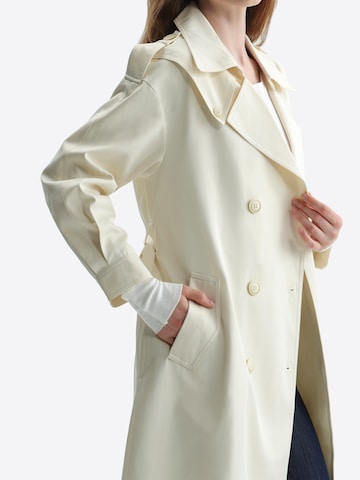 TorWeit Between-Seasons Coat 'Long Trench Coat' in White