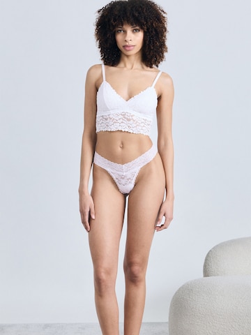 GUESS Thong in Orange