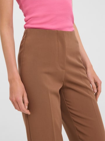 VERO MODA Loose fit Pleated Pants 'Sandy' in Brown