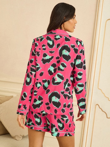 Pantaloni scurți de la love & roses pe roz