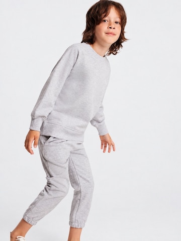 GrimelangeOdjeća za vježbanje 'GRIMELANGE Rundhals-Sweatshirt-Hosen-Set' - siva boja