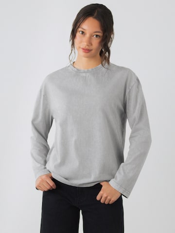 Honest Basics Shirt in Grijs: voorkant