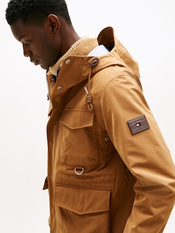 TOMMY HILFIGER Φθινοπωρινό και ανοιξιάτικο μπουφάν σε καφέ