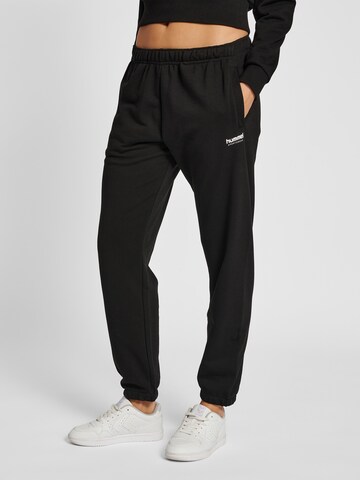 Hummel - Tapered Pantalón deportivo en negro: frente