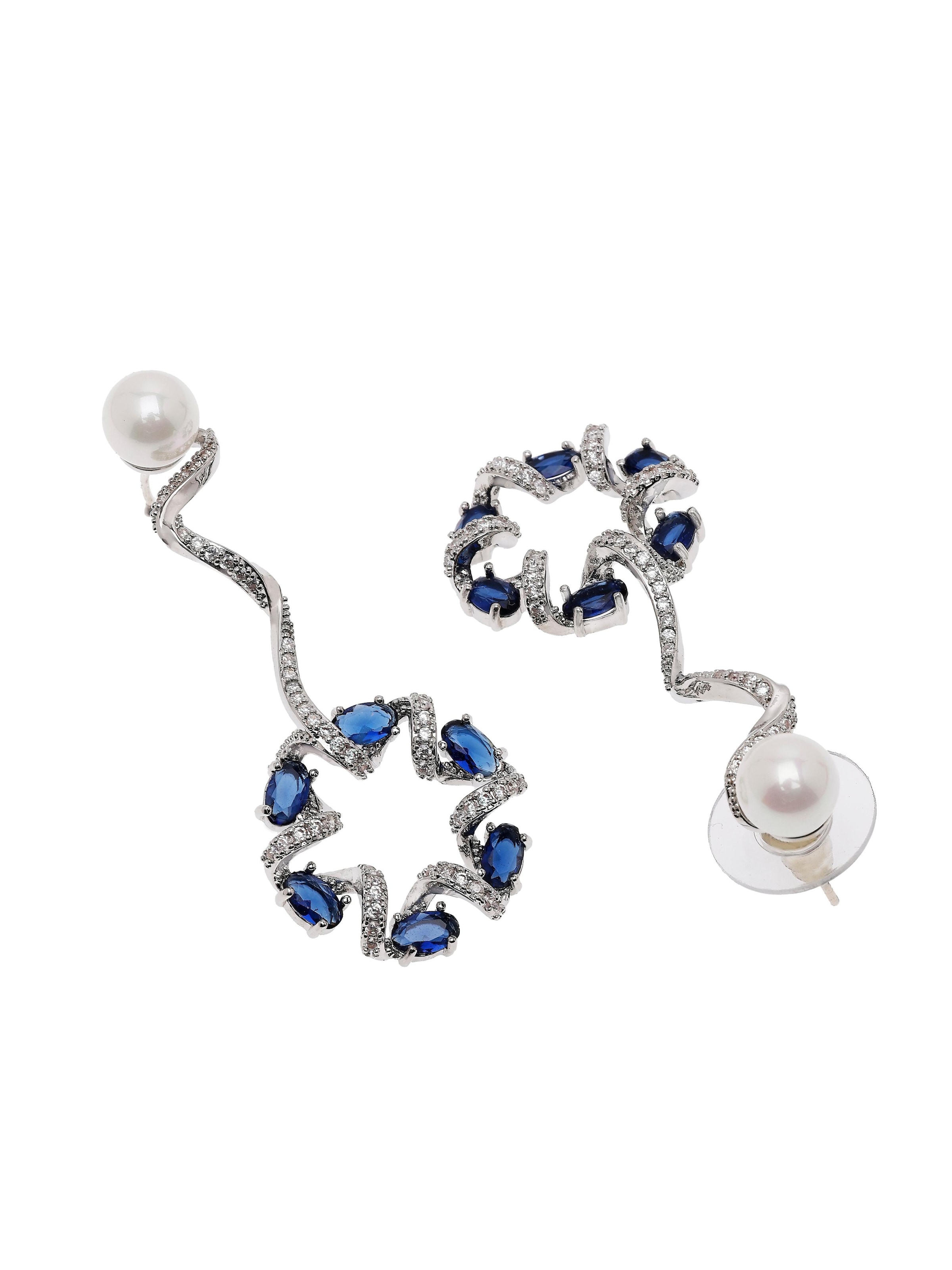 Boucles d'oreilles 'Dominikaa' AVANT-GARDE PARIS en bleu