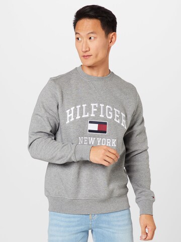 Sweat-shirt TOMMY HILFIGER en gris : devant