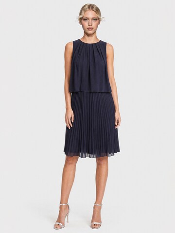 APART Chiffonkleid in Blau: Vorderseite