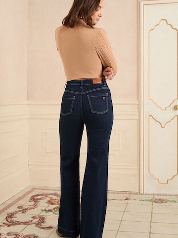 love & roses Tapered Jeans in Blauw